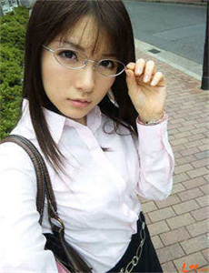 《六播影院-豪妇荡乳1一5全集》